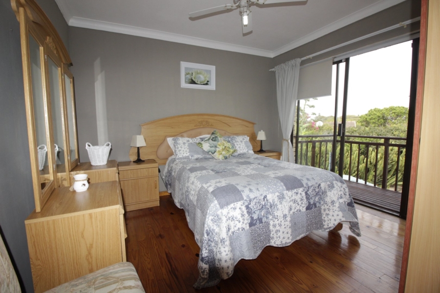 6 Bedroom Property for Sale in Paradise Beach Eastern Cape